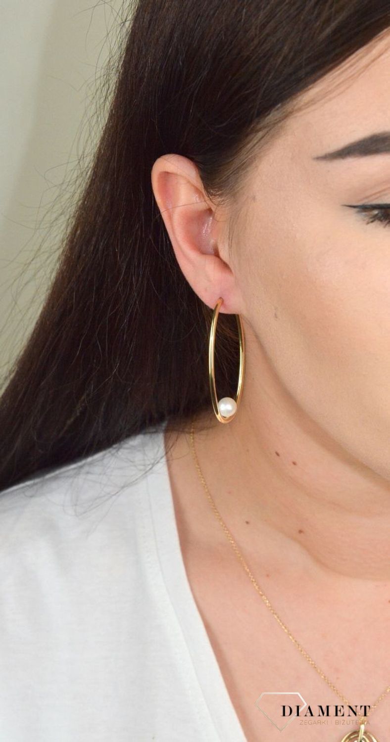 Złote kolczyki owalne koła Samotna Perła  DIA-KLC-LB US-1--585. Kolczyki koła zostały ozdobione perełką. Ich kształt jest uniwersalny.jpg